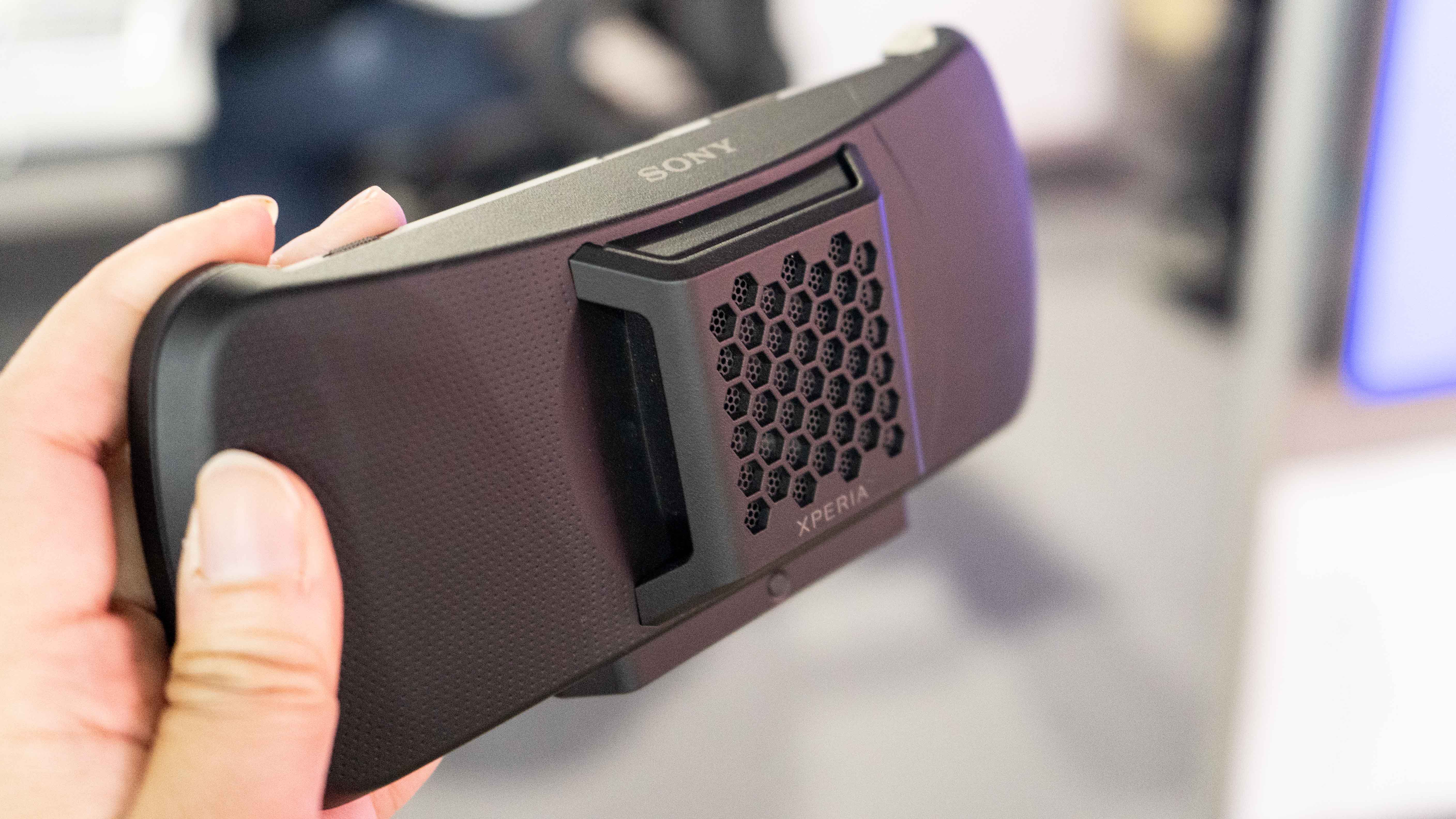 Sony Xperia Stream電競套件動手玩，風扇原來這樣設計| 4Gamers
