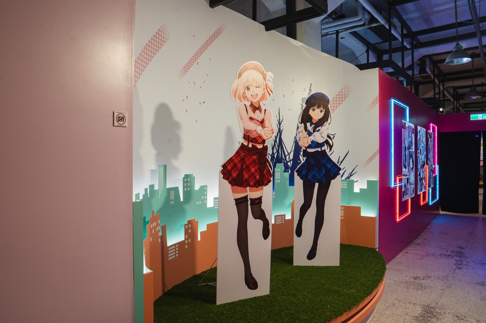 《Lycoris Recoil 莉可麗絲展~seize the day~》等身立牌