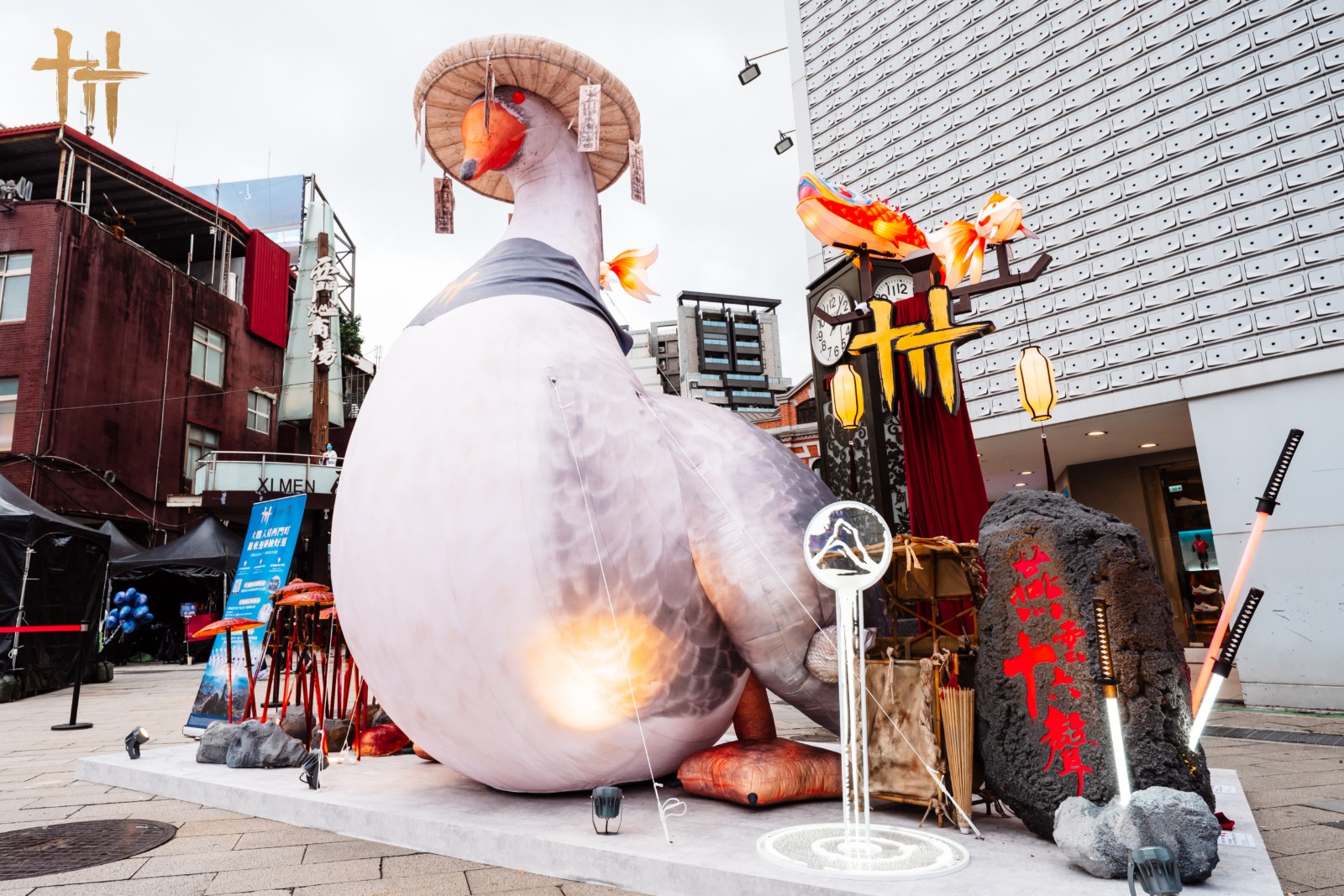 001_遊戲中的超人氣角色-鵝霸化身「巨型大鵝」,現身在西門町街頭