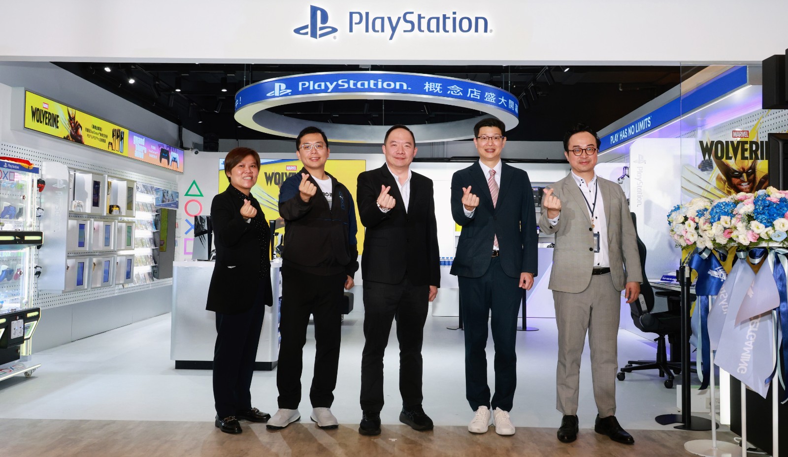 大合照2_宏碁遊戲 副總經理 高如茵 (左一) 玥勝科技 CEO 黃柏儒 (左二) 台灣索尼互動娛樂 台灣區業務總監 張華強 (中) 宏碁遊戲 總經理 徐挺洋 (右二) CITYLINK 南港店店長 謝志明 (右一)