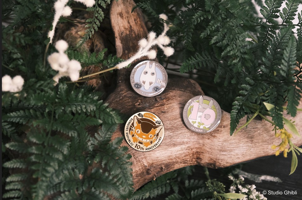 1.橡子共和國台灣限定滿額禮【10週年紀念金屬徽章】必收，2026年1-3月每月1日起接力登場。