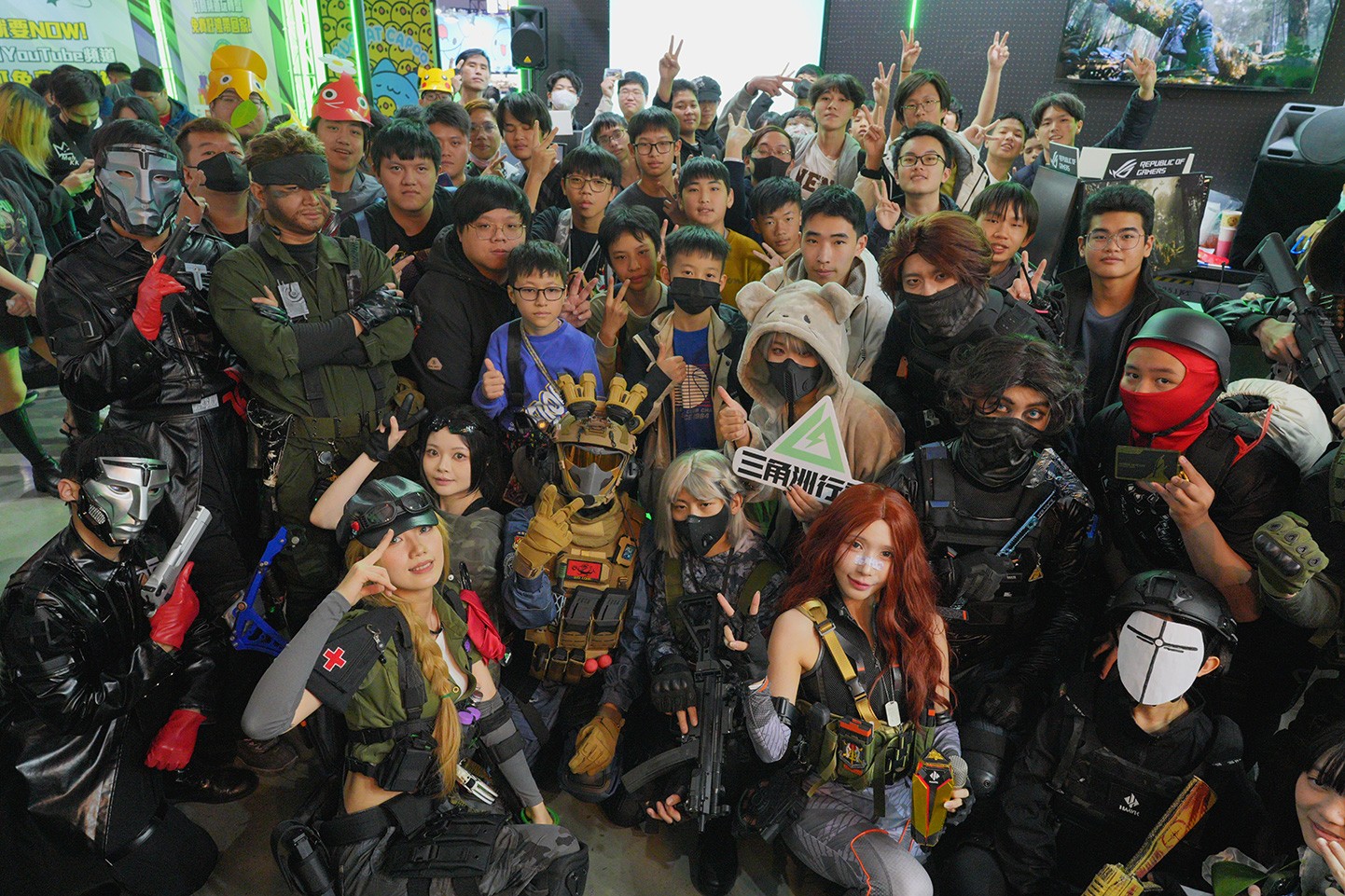 新聞圖片10- 一日店長芳香腳與喬希與眾多 Coser 和玩家集結