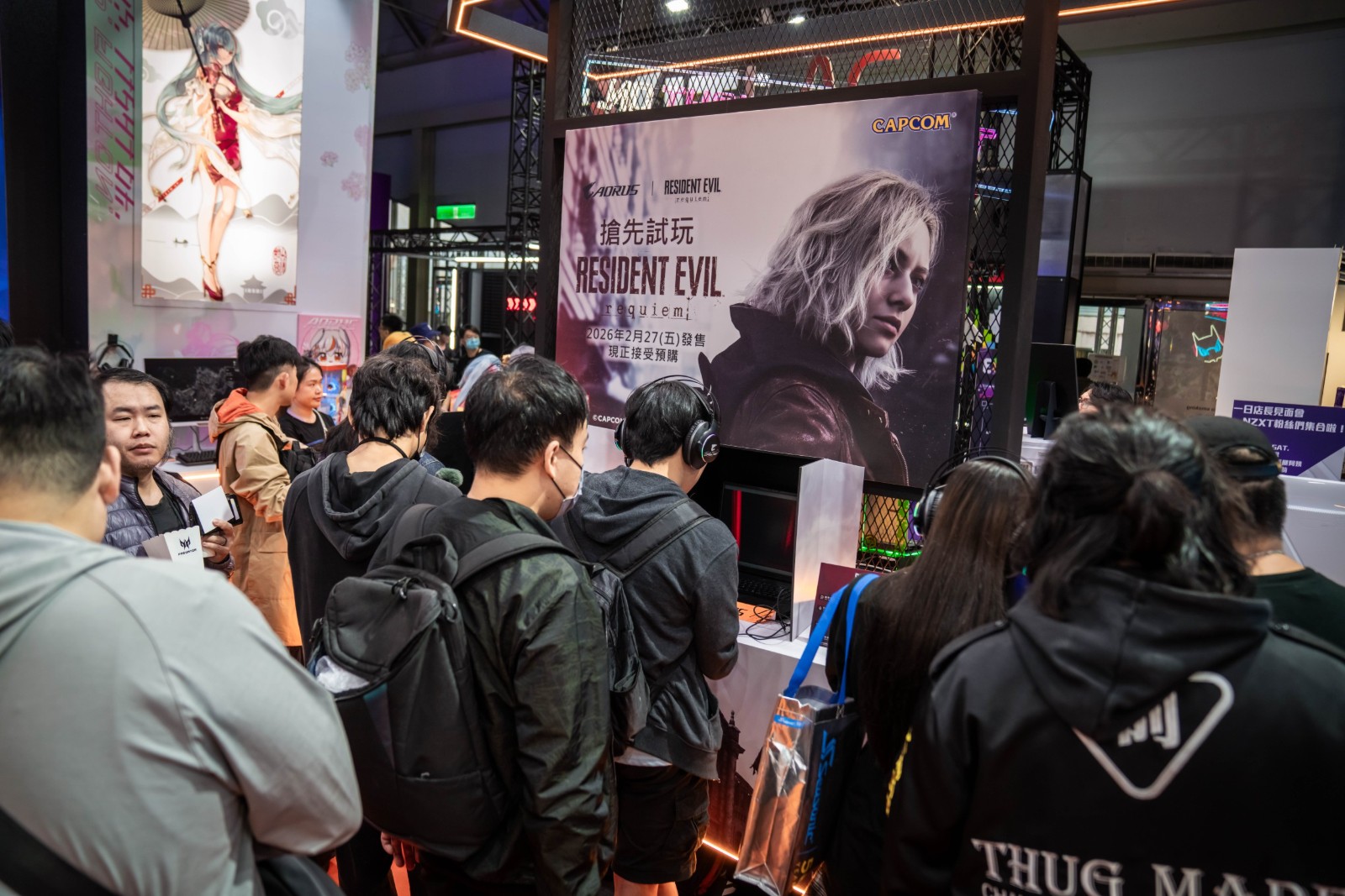 ▲ 玩家在 技嘉AORUS MASTER 18 筆電上搶先體驗 3A 大作《Resident Evil Requiem》，真實感受滿血效能帶來的極致臨場震撼。（技嘉科技提供）