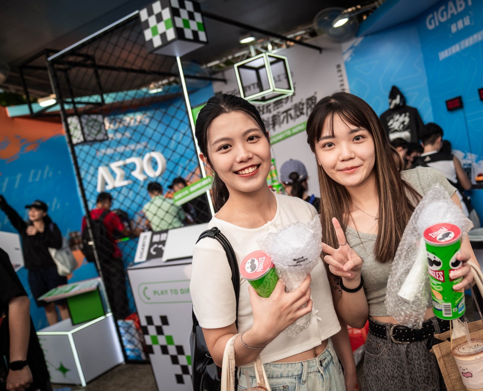 GIGABYTE 夏日快閃酷樂園登場大稻埕,吸引年輕民眾現場同樂-1!