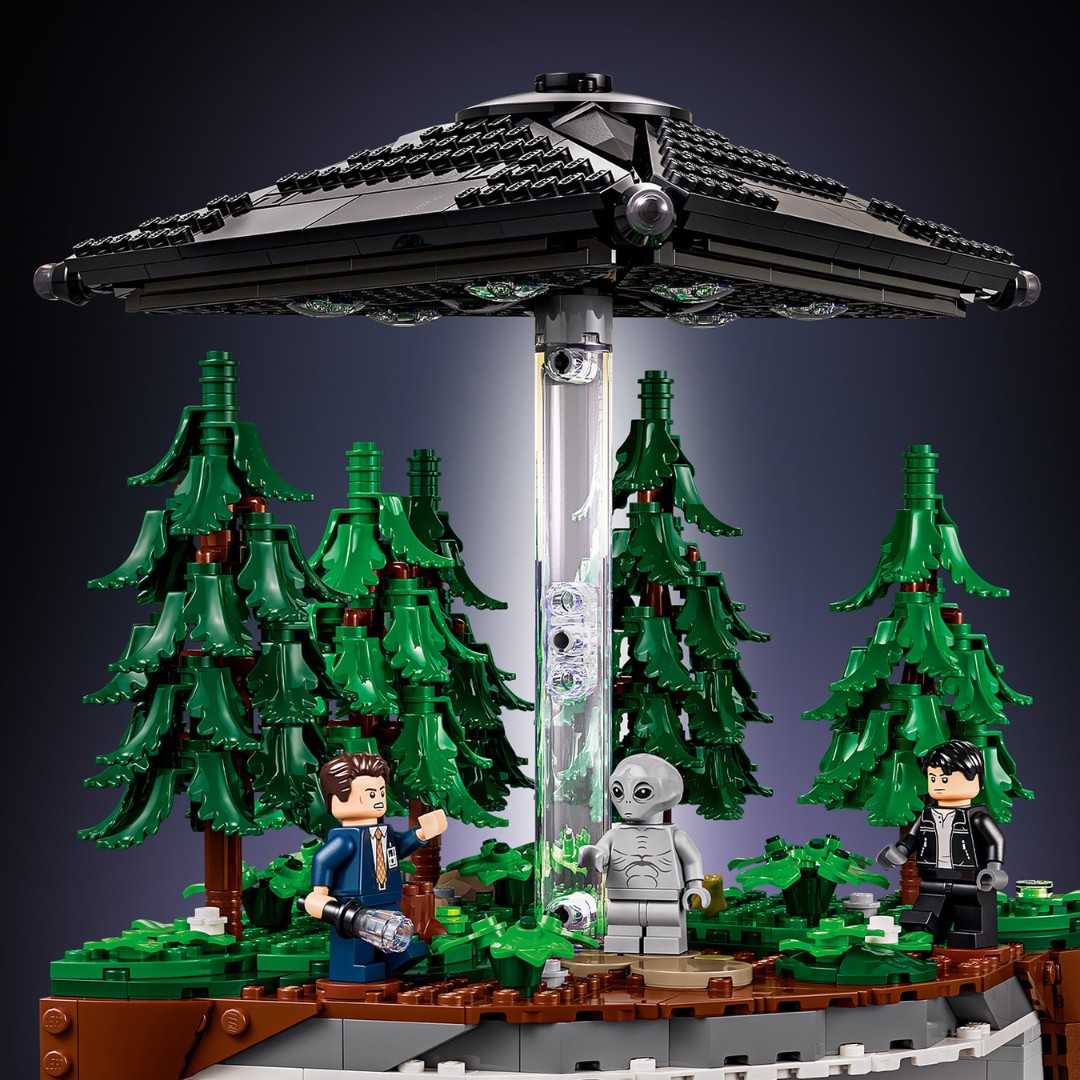 21369-The-X-Files-UFO-and-Trees_tkeFxxNdaYBY