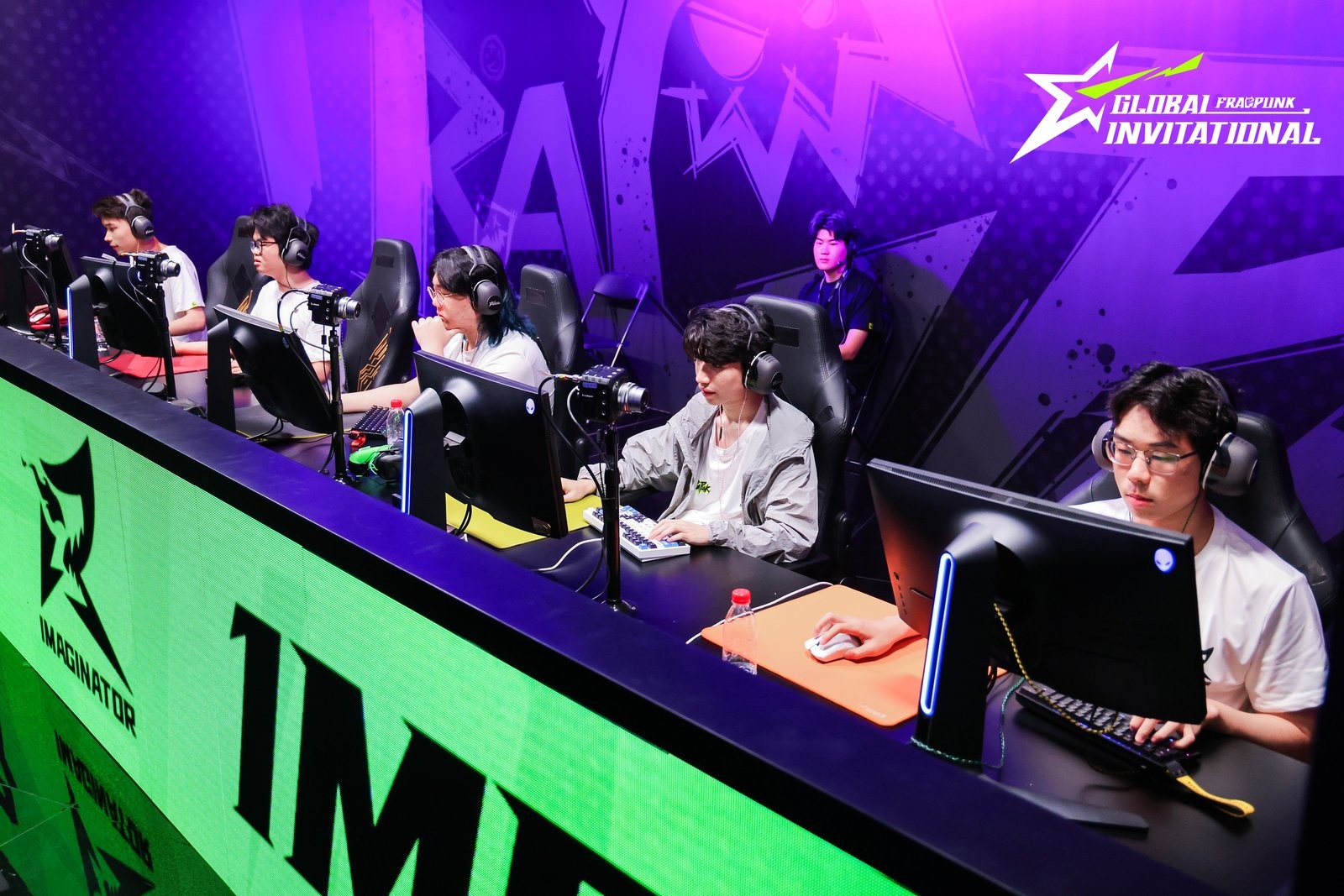 圖1:1MR戰隊以兩戰全勝的戰績取得領先,晉級全勝組